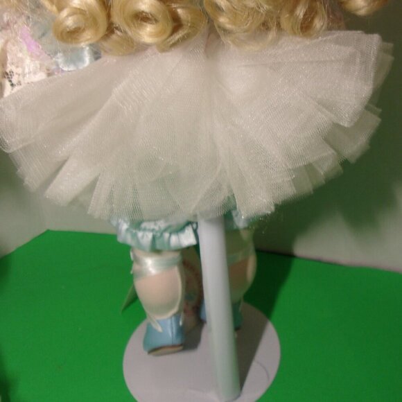 World Gallery Porcelain Designer Doll's - Picture 2 of 7